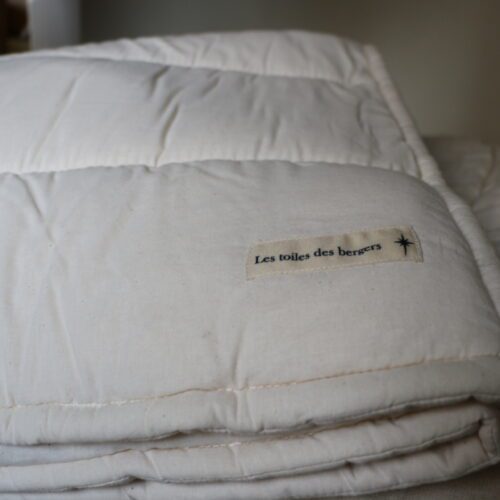 Couette en laine, enveloppe 100% coton.
